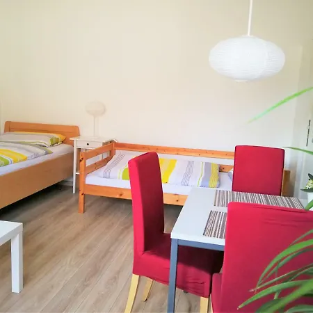 Апартаменты Quiet City-apt, 4min City-center, 18min Fair Nuernberg!!!
