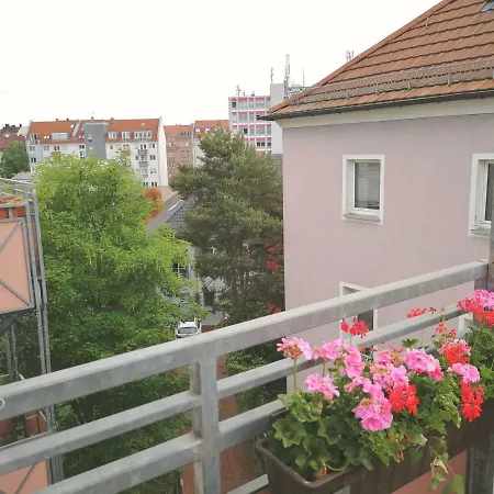 Апартаменты Quiet City-apt, 4min City-center, 18min Fair Nuernberg!!!
