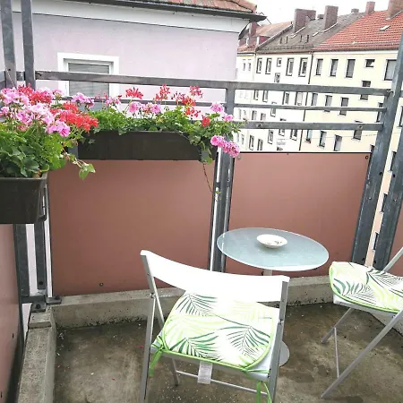 Quiet City-apt, 4min City-center, 18min Fair Nürnberg!!! * Núremberg