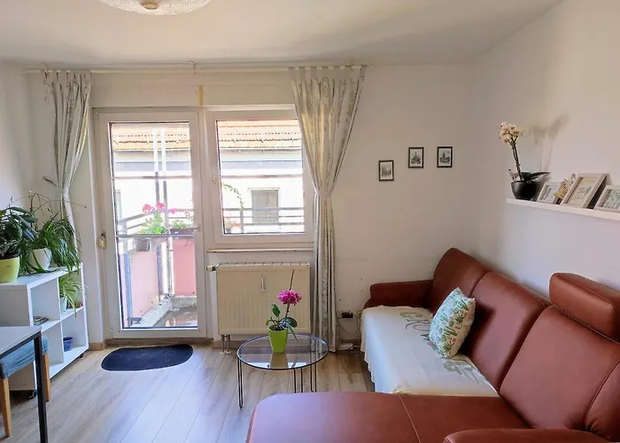 Daire Quiet City-apt, 4min City-center, 18min Fair Nuernberg!!!